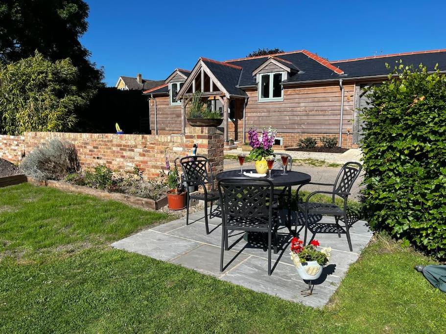 Byre - Farm Cottage On 9 Acre Equestrian Small Holding Salisbury Exterior foto
